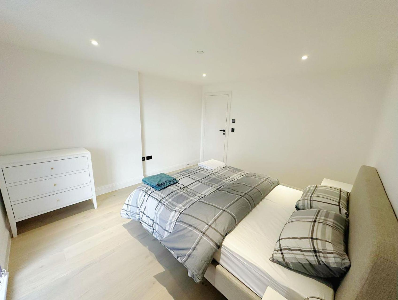Апартаменты Luxury Modern Flat Near Center Лондон Экстерьер фото